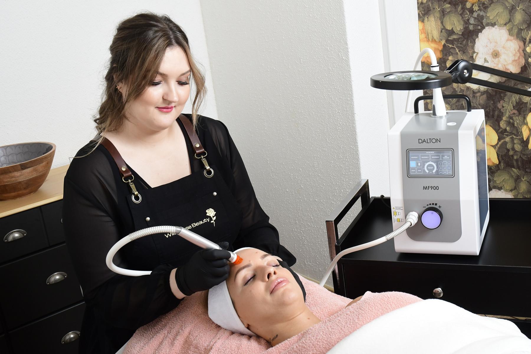 Behandlungen Gesichtsbehandlung